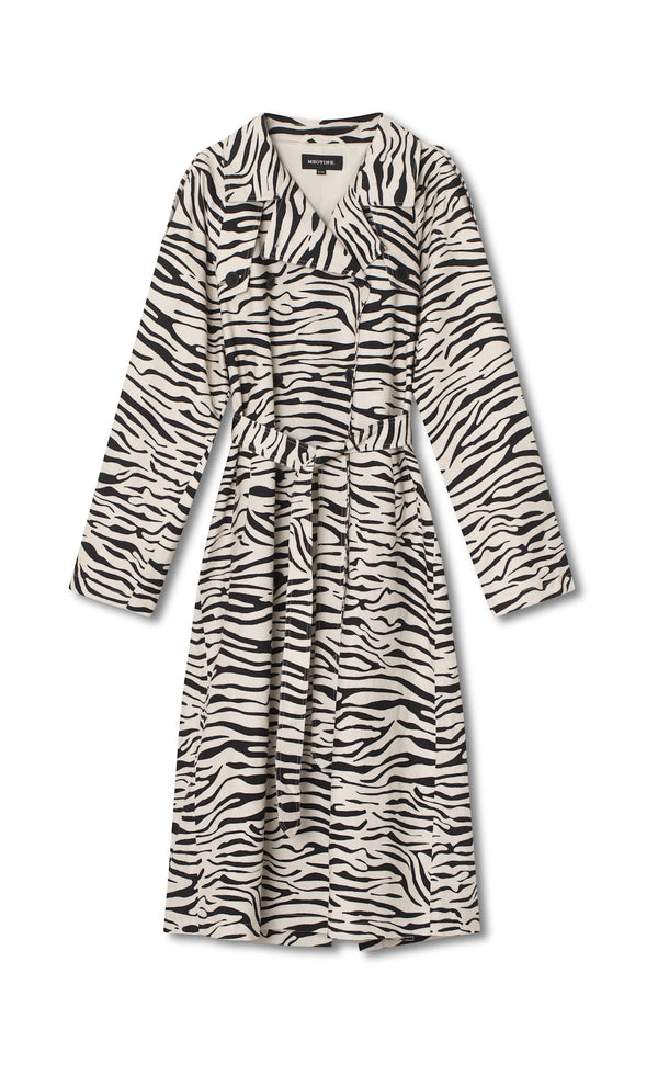 Stilig zebra-mønstret trenchcoat fra MEOTINE, perfekt for en dame som ønsker å skille seg ut.