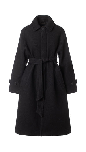 Elegant svart frakk fra MEOTINE, perfekt for dame som ønsker stil og komfort. Kvalitetsmaterialer og tidløs design.