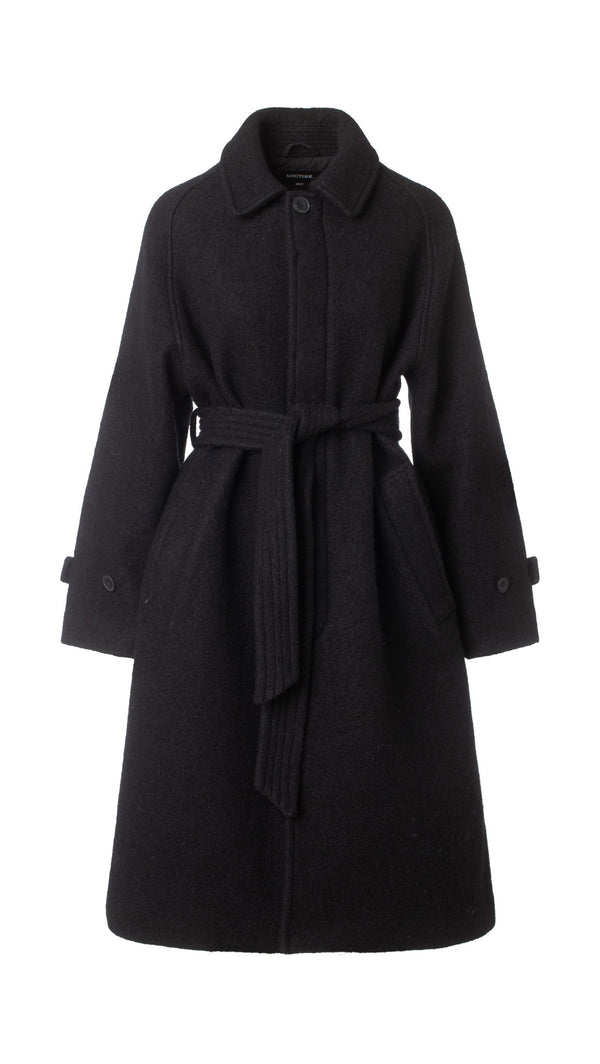 Elegant svart frakk fra MEOTINE, perfekt for dame som ønsker stil og komfort. Kvalitetsmaterialer og tidløs design.