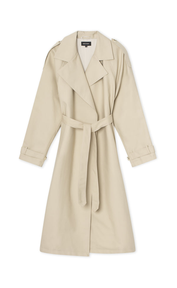 Elegant trenchcoat fra MEOTINE, perfekt for dame som ønsker stil og komfort. Lys beige farge og belte i midjen.
