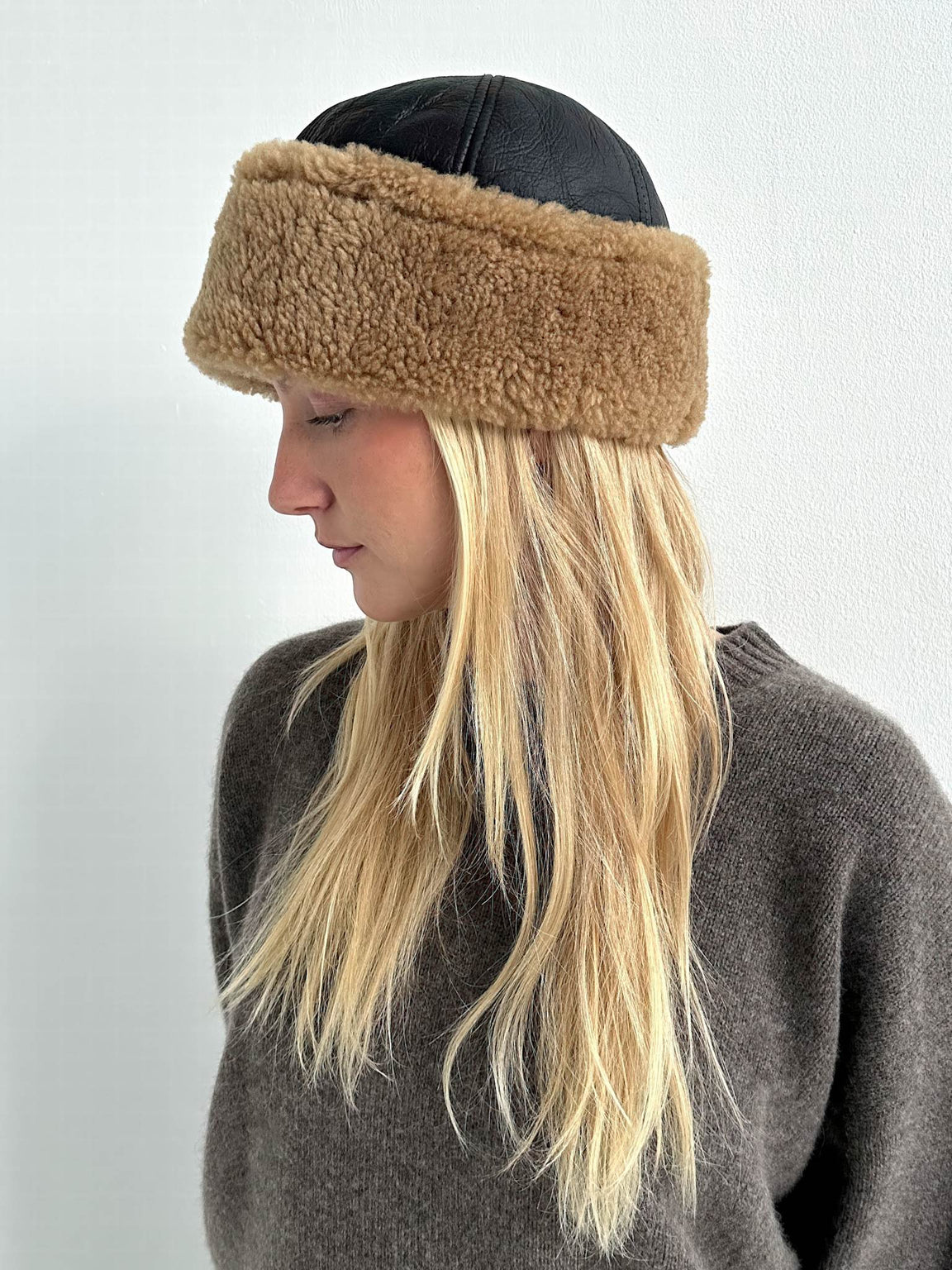 STORM SHEARLING HAT - BROWN